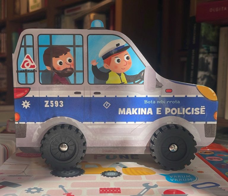 Bota mbi rrota-Makina e policise